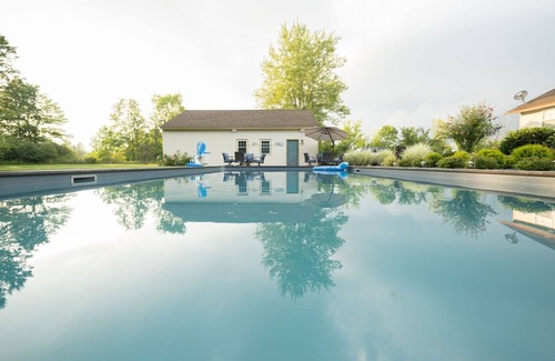 Oberlin Casa | Secluded 5 acre getaway heated inground pool 6 person hot tub