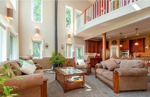 Lummi Island Cabaña | Secluded 5BD Cozy PNW Cottage w/ Beach Access!