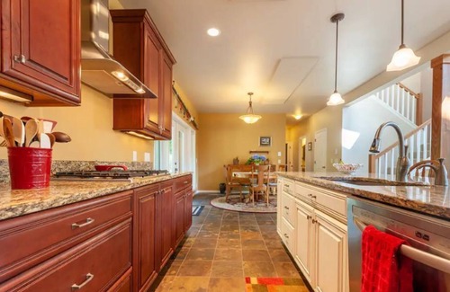 Lummi Island Cabaña | Secluded 5BD Cozy PNW Cottage w/ Beach Access!