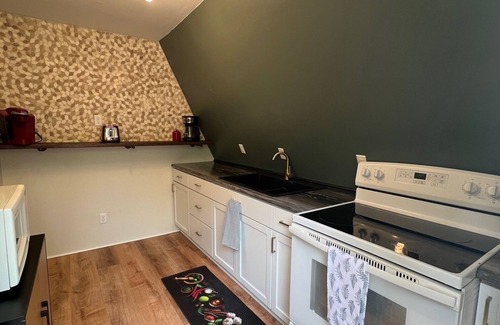 Oxford Cabina | Secluded A frame cabin close Dells, BRAND NEW HOT TUB, firepit, grill.