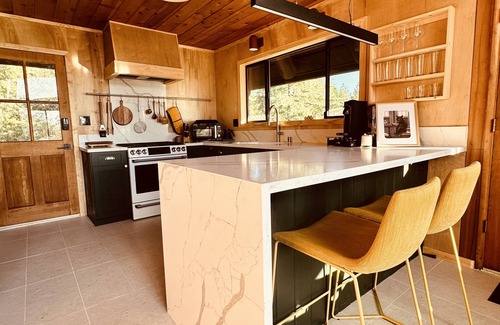 Riverside County Cabina | Secluded A-frame Cabin in Idyllwild on 8 acres / 4 miles from Town / Sleeps 6