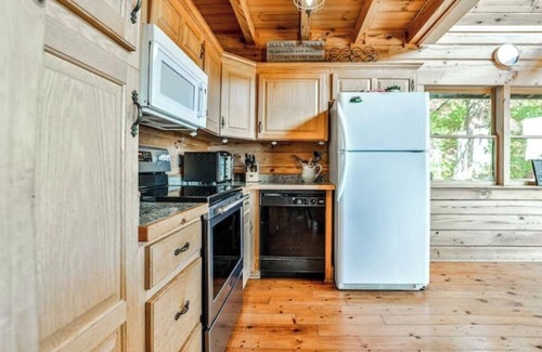 Clayton Cabina | Secluded A-Frame Cabin-Hot Tub-Views-3 mi to town!