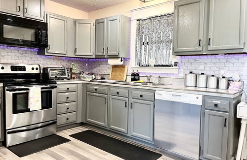 Brenham Casa | Secluded, acreage,1.5m to dwntn. Fishing-paddleboat-nature trail-KING Sleep# Bed