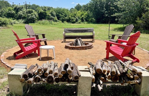 Brenham Casa | Secluded, acreage,1.5m to dwntn. Fishing-paddleboat-nature trail-KING Sleep# Bed