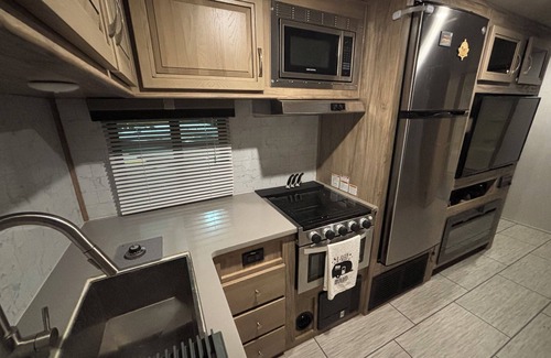 Brenham Alquiler De RV | Secluded adult getaway located in beautiful round top Texas