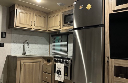 Brenham Alquiler De RV | Secluded adult getaway located in beautiful round top Texas