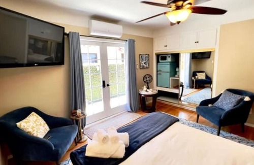 Cal Heights Casa | Secluded and Private Personal Suite