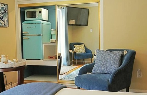Cal Heights Casa | Secluded and Private Personal Suite
