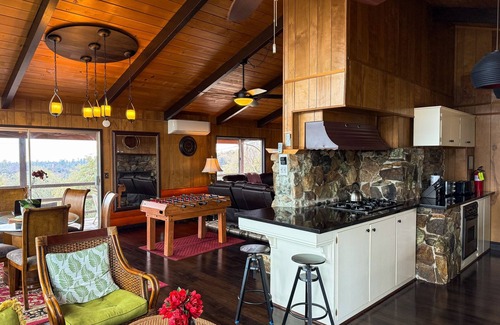 North Fork Casa | Secluded and scenic Bass Lake/Yosemite area cabin with decks, grill & fireplace