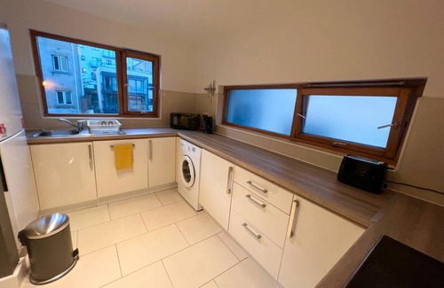 The Liberties Apartamento | Secluded and spacious, 2-bedroom apartment in Dublin city center with WiFi, AC