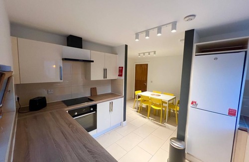 The Liberties Apartamento | Secluded and spacious, 2-bedroom apartment in Dublin city center with WiFi, AC