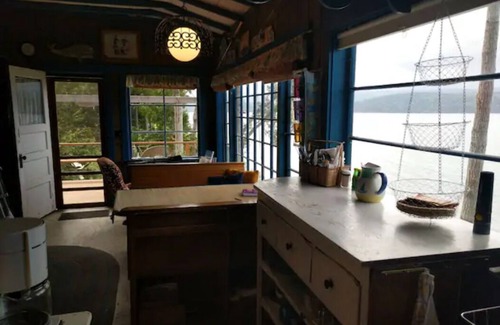 Adelma Beach Cabina | Secluded Beach Cabin on Historic Discovery Bay