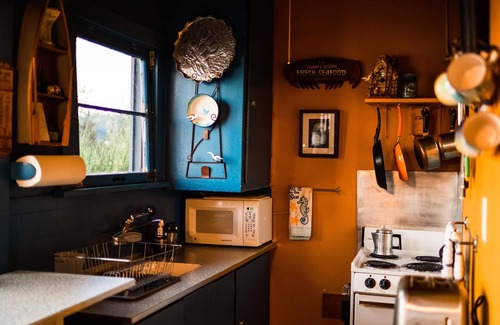 Adelma Beach Cabina | Secluded Beach Cabin on Historic Discovery Bay