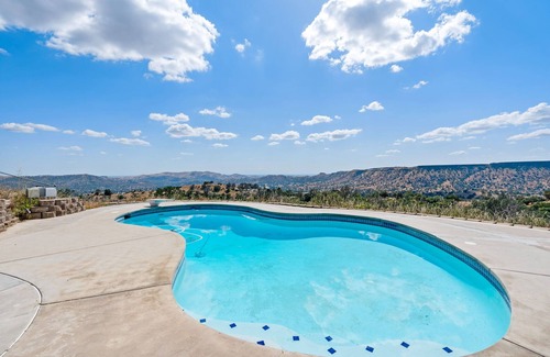 Clovis Casa | Secluded Beautiful Mountainside Getaway with a Pool & Views