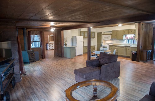 Eureka Springs Casa | Secluded Beaver Lake Cabin close to Eureka Springs
