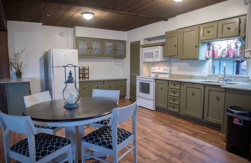 Eureka Springs Casa | Secluded Beaver Lake Cabin close to Eureka Springs