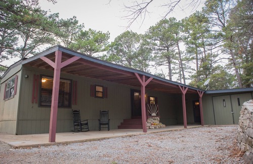 Eureka Springs Casa | Secluded Beaver Lake Cabin close to Eureka Springs