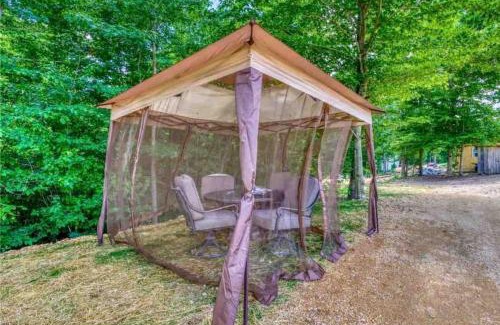 Rogersville Otro | Secluded Bell Tent with Outdoor Shower and Deck in Alabama