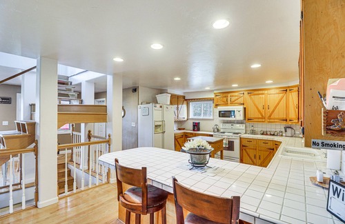 Bigfork Cabina | Secluded Bigfork Cabin w/ Yard & Fire Pit!