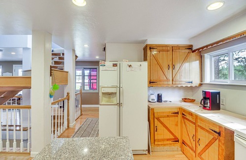 Bigfork Cabina | Secluded Bigfork Cabin w/ Yard & Fire Pit!