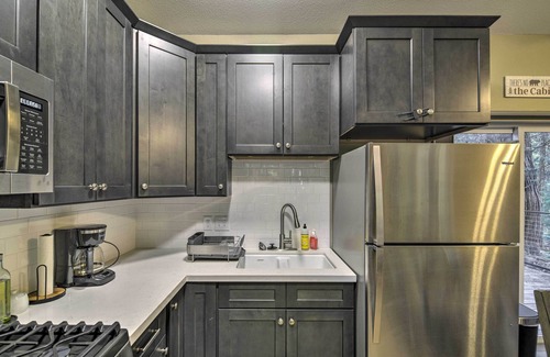 Butte Meadows Cabina | Secluded Butte Meadows Cabin w/ Deck & Grill!