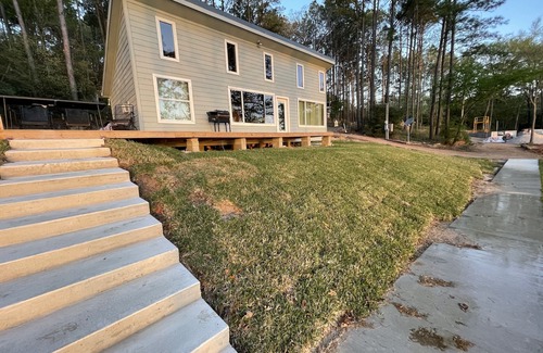 Grapeland Casa | Secluded Cabin 2 directly on Houston County Lake