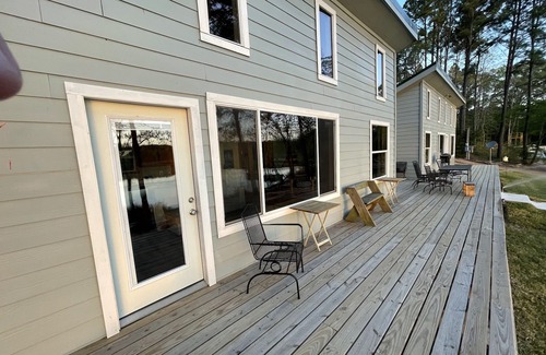 Grapeland Casa | Secluded Cabin 2 directly on Houston County Lake
