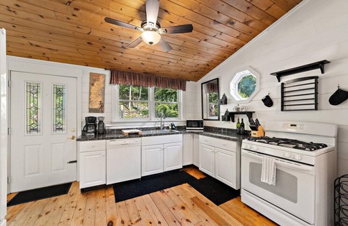 Kabletown Cabina | Secluded Cabin a Stone's Throw From the A.T.!