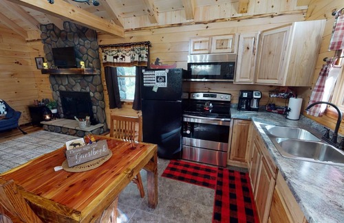 Logan Cabina | Secluded cabin for 2 in the Hocking Hills
