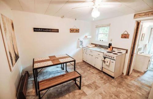 Arkdale Casa | Secluded Cabin Getaway in Arkdale