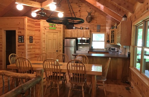 New Plymouth Cabina | Serenity Lodge en Hocking Hills en 101 acres