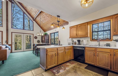 Robbinsville Cabina | Secluded Cabin: Mountains, Hot Tub, Wi-fi, Firepit