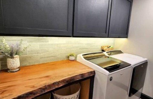 Spring City Cabina | Secluded Cabin; Mountain Chalet w/ Hot Tub on 5 acre lot