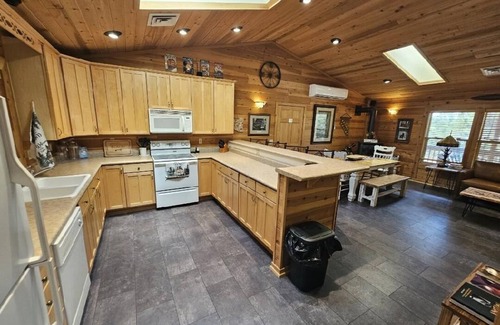 Heber Cabina | Secluded cabin nestled in the woods