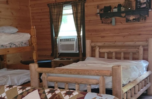 Chillicothe Cabina | Secluded cabin on private lake
