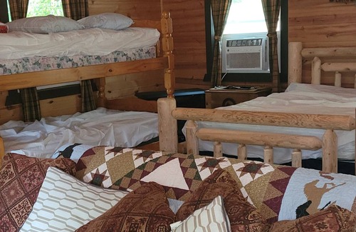 Chillicothe Cabina | Secluded cabin on private lake