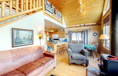 Florissant Casa | Secluded Cabin w/ a Private Hot Tub, Wood Stove, Washer/Dryer, & Amazing Views