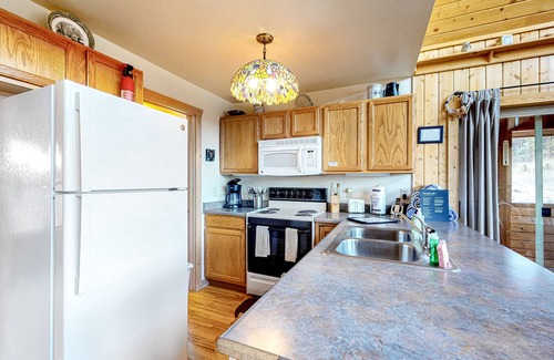 Florissant Casa | Secluded Cabin w/ a Private Hot Tub, Wood Stove, Washer/Dryer, & Amazing Views