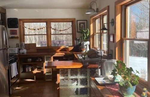 Fleischmanns Casa | Secluded Cabin w/ Chefs Kitchen & New Hot Tub!