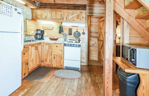 Lake Toxaway Cabina | Secluded Cabin with Fire Pit and Pickleball