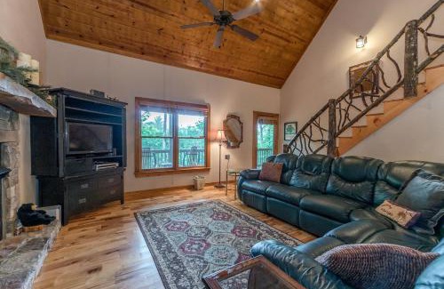 Hiawassee Casa | Secluded Cabin with Pool Table Nestled Amidst Georgia's Forests in Hiawassee, Georgia