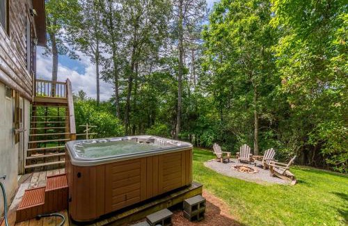 Hiawassee Casa | Secluded Cabin with Pool Table Nestled Amidst Georgia's Forests in Hiawassee, Georgia