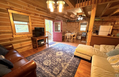 Birdseye Cabina | Secluded cabin with hot tub, fire pit near Patoka Lake, marina and winery
