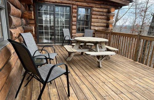 Pickens Casa | Secluded Cabin with Spacious Kitchen and Dining Area!