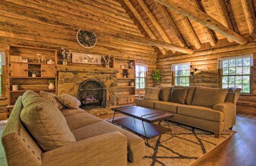 Pickens Casa | Secluded Cabin with Spacious Kitchen and Dining Area!