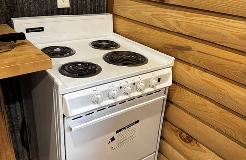 Waynesboro Cabina | Secluded cabin with loft near a creek. Perfect get a way for relaxation.