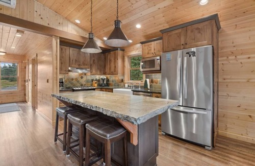 Whitefish Cabina | Secluded cabin with your own pond. Waterfront steps away. 30min to ski big mtn