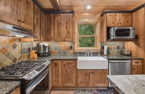 Whitefish Cabina | Secluded cabin with your own pond. Waterfront steps away. 30min to ski big mtn