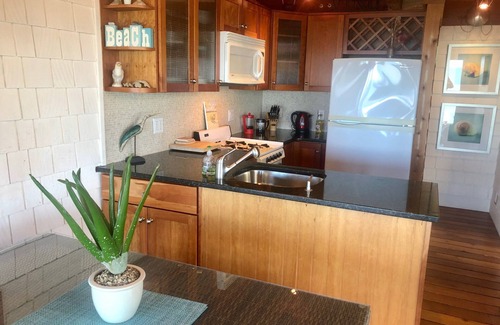 South Haven Casa | Secluded Charm on the Bluff: Sunset Views, Hot Tub & Stunning Lake Scenery!