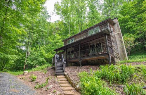 Warrensville Casa | Secluded & Charming 3 Bed Cabin, Dogs OK, 20 mins to W Jefferson